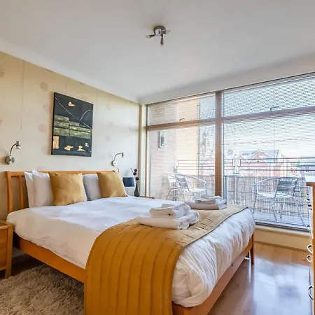 Over The River - Emperors Wharf Apartamento York
