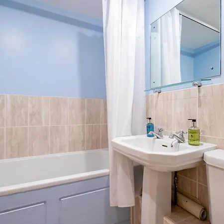 Over The River - Emperors Wharf Apartment