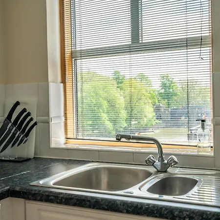 Apartment Over The River - Emperors Wharf *