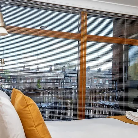 Over The River - Emperors Wharf Apartment York